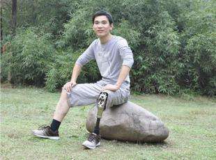 為什么質量好的假肢均使用碳纖材料?(圖1) 假肢